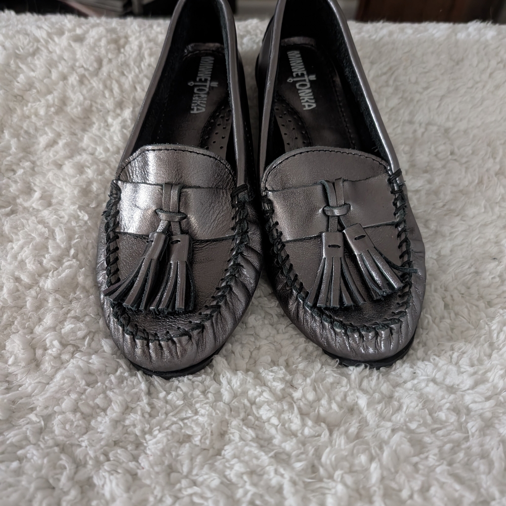 Priced To Sell!! Minnetonka Women's Silver Moccasins, Size 7